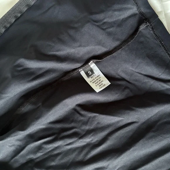 STRIPT hip zip, muscle tank, smooth capri SET - Picture 7 of 7